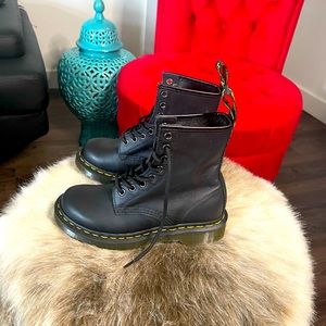 Dr Martens - New - 1460 Pascal